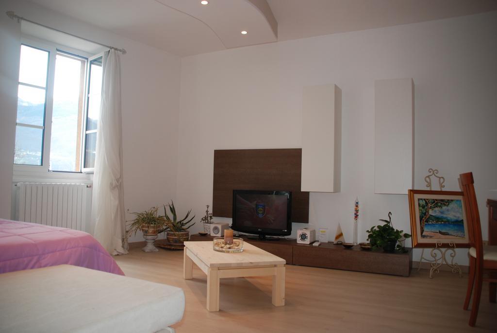 Bella Piazza Appartement Colico Kamer foto